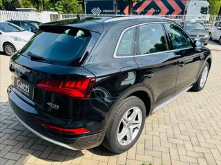 AUDI Q5 40 TDI quattro S tronic Business